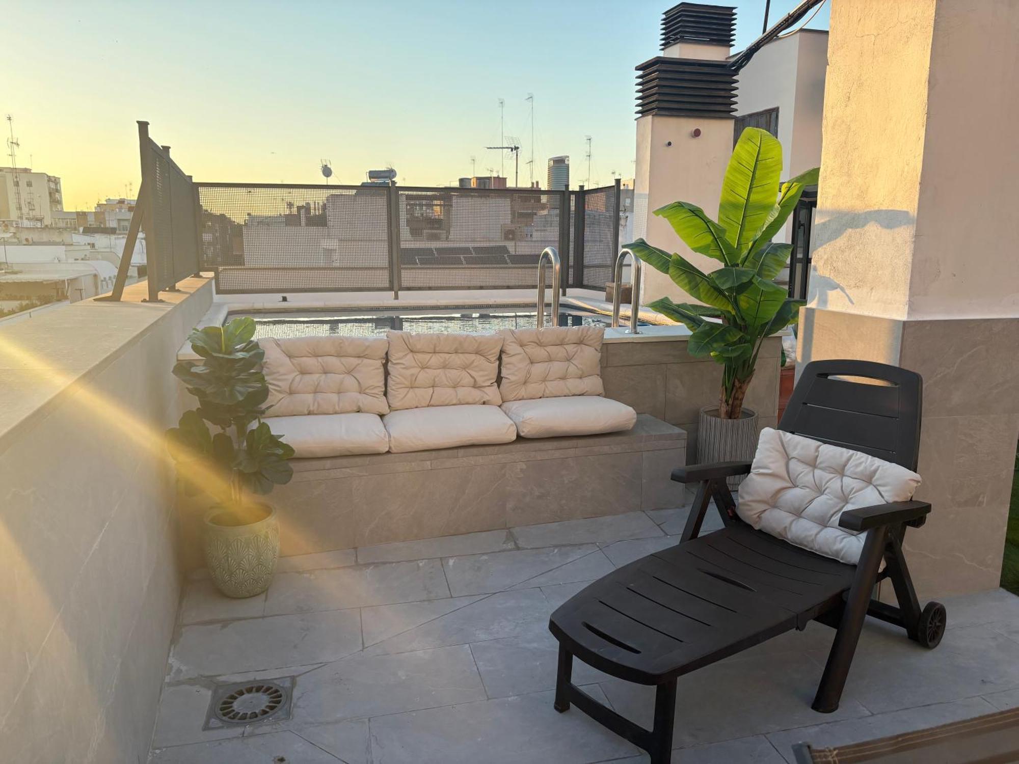 Atico Triana Con Piscina Privada, Seville